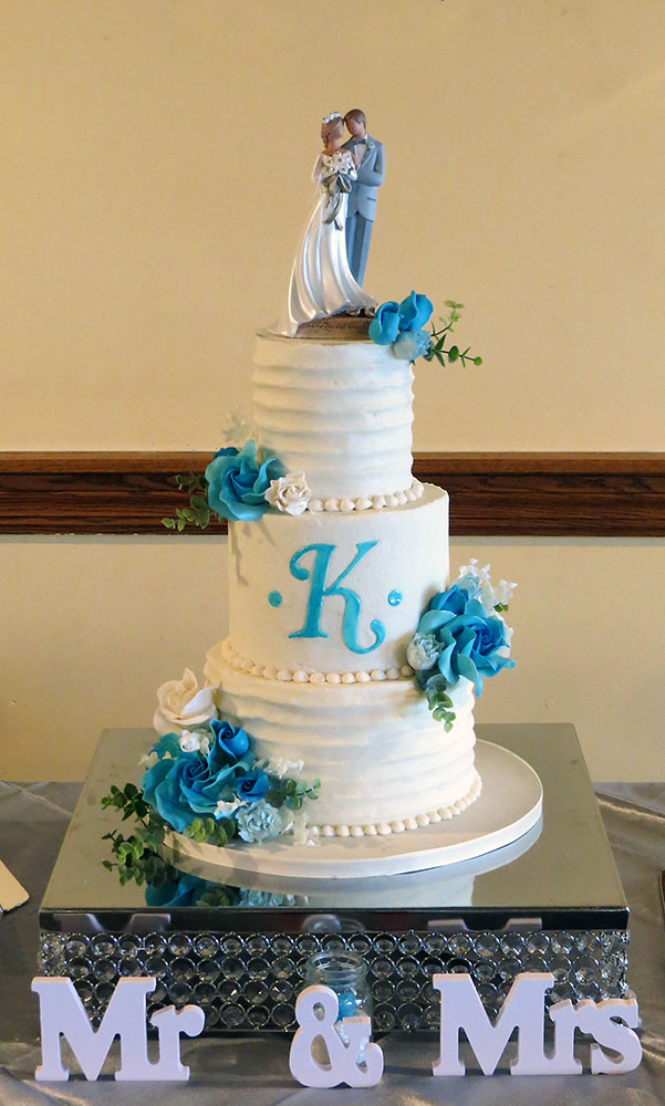 Blue Roses Wedding Cake